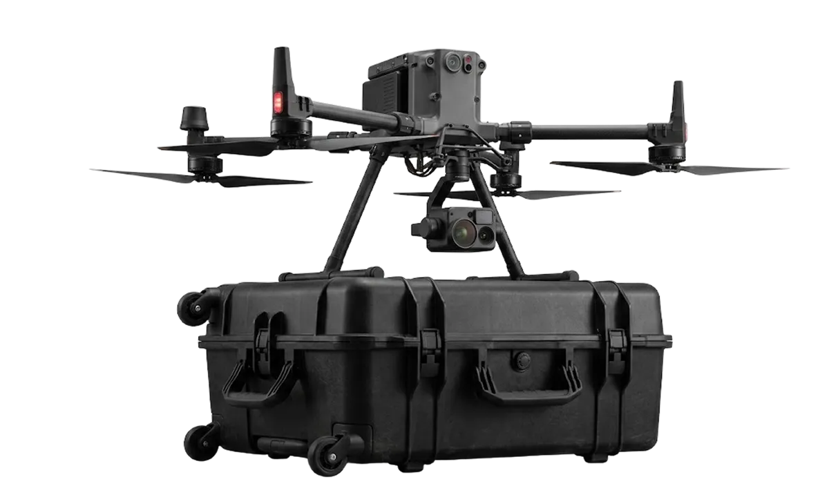 Dron de inspección con cámara térmica sobre su maleta de transporte